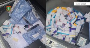 Kontrabandë në Kapshticë/ Medikamente dhe veshje pa dokumente, arrestohet 54-vjeçari