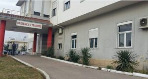 Ra nga muri në kalanë e Beratit teksa bënte foto, plagoset turistja holandeze