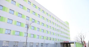 Garë për drejtuesit e QSUT/ Nëntë shërbime me shefa të rinj, zbardhen kandidatët te “Nënë Tereza”