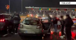 “3000 euro personi”/ Po transportonte emigrantë të paligjshëm, arrestohet 26-vjeçari turk në Tiranë