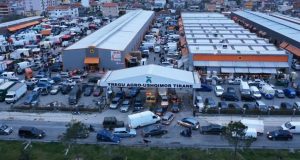 Skandal në tregun e Kasharit! Tatimet zbulojnë evazion dhe shkelje të rënda