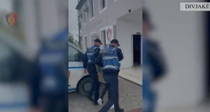 Kapet në Divjakë 33-vjeçari i shpallur në kërkim, i dënuar për drogë dhe armë pa leje