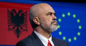 Rama mbledh sot grupin e PS dhe ministrat, në fokus integrimi europian