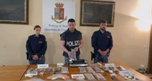 Drejtonin trafikun e kokainës në qytet, arrestohen shqiptari dhe italiani! Kthyen banesën në laborator