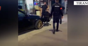 Tiranë/ Zbulohen 2 dyqane që shisnin fenelina si të Policisë. Arrestohen 2 persona