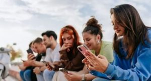 Qipro vendos kufi moshe për rrjetet sociale