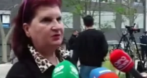 Zjarri tek “ARLIS”/ Qytetarja në ankth për shoqen 70-vjeçare: “E telefonoj, por e ka të fikur”
