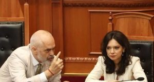 Rama “shuplakë” Spiropalit: “Lëri dramat, herën e tretë del jashtë grupit!”