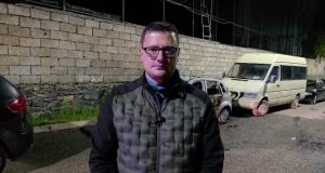 Përfshihet nga flakët automjeti i gazetarit në Bulqizë: E qëllimshme, duan të më frikësojnë!