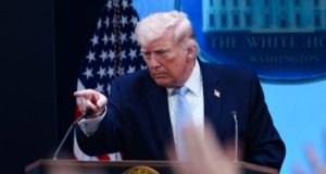 ‘Do t’iu çoj në burg’, Donald Trump kërcënon gazetarët: Do ta gjejmë atë që nxorri lajmin për pilotin amerikan