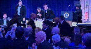 Të shtëna në darkën e gazetarëve në SHBA, evakuohen Trump– arrestohet autori i armatosur