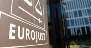 Eurojust zbardh operacionin: Rrjet droge dhe pastrimi parash mes Shqipërisë dhe Italisë