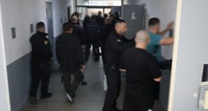 Aksion blic në burgjet e Fierit, Vlorës dhe Peqinit – sekuestrohen sende të ndaluara (FOTO)