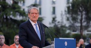 Berisha sulmon Ramën: Ilir Meta rri në kafaz, Karçanaj del nga arresti i shtëpisë