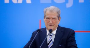 Berisha sulmon drejtoreshën e AKSHI-t: Rama mashtroi publikisht për të mbrojtur Mirlinda Karçanajn