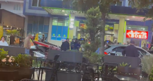 Aksident i trefishtë në Laprakë, dyshohet se një nga shoferët ishte i dehur