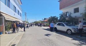 Tragjedi në Durrës/ Makina futet me shpejtësi në lagje, humbin jetën dy fëmijë, plagoset rëndë një tjetër