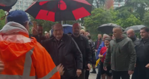 Nis mobilizimi i opozitës, Berisha në PD pak para marshimit drejt Kryeministrisë