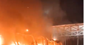 Zjarr në Vlorë, digjen 4 betoniere në kantier ndërtimi në Fushë Dukat
