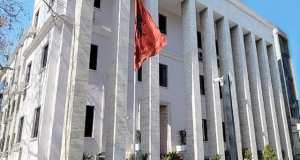 Gjykata e Lartë vendos sot për “arrestin me burg”, pritet ndryshim i praktikës 13-vjeçare