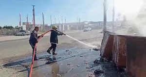 Zjarr në Fushë Krujë, flakët përfshijnë disa kazanë mbeturinash pranë zonës së banuar
