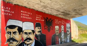 Bulqiza nderon figurat patriotike/ Muralja gjigante sjell në qendër heronjtë e Dibrës