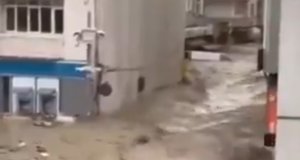 Përmbytje të mëdha në Turqi, të paktën 12 të plagosur nga moti i keq