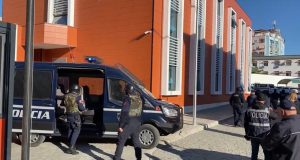 Operacion antidrogë në Elbasan/ 26 masa sigurie, 10 të arrestuar dhe disa në kërkim