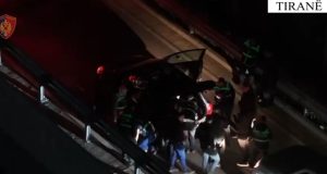 Tiranë / 7 të arrestuar në dy operacione policore, sekuestrohen armë, celularë dhe para (EMRAT)