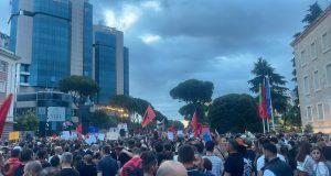 “Nuk tërhiqemi”, protesta publikon 5 kërkesat drejtuar Edi Ramës