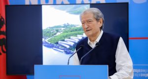 Berisha: Grupi që trafikoi 50 ton kokainë bleu 15 mijë metra katrorë tokë në Jalë për vetëm 54 mijë euro
