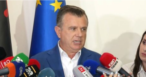 Balla: Marjan Koçeku të dorëzojë mandatin e deputetes, i përket PS