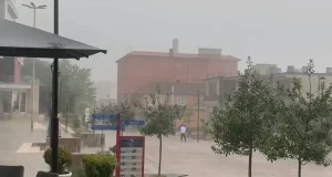 Bulqizë: 30 minuta reshje intensive shiu shkaktojnë përmbytje dhe probleme në qarkullim