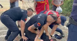 Berisha dënon ndërhyrjen e policisë në protestë: Lironi menjëherë protestuesit e shoqëruar