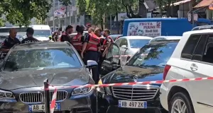 Përplasi disa automjete dhe u arratis, policia ndalon drejtuesin pas ndjekjes në Durrës