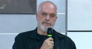 “S’është punë e qeverisë!” – Rama përplaset me banorët në Zvërnec për pronat
