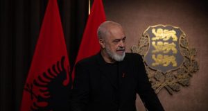 “Bujrum në mexhelis!” Rama sfidon protestuesit për Zvërnecin: Zgjidhni 20 dhe ejani të flasim
