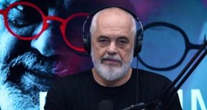 Rama publikon mesazhin e një protestuesi: “Mos e ço në mend dorëheqjen, je e keqja më e vogël”