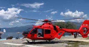 E rëndë në Pogradec, 30-vjeçari plagos me thikë bashkëshorten (EMRI)