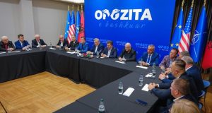 Çfarë po ndodh me opozitën shqiptare? Kriza, përçarjet dhe kërkesa për ndryshim