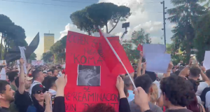 Mijëra qytetarë mblidhen në protestën e nëntë kundër qeverisë