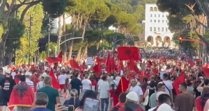Procedohen 9 protestues në Tiranë, policia: Qëndruan në bulevard pas përfundimit të tubimit