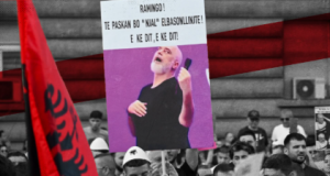 Si i mposhtën influencerat “investitoret strategjikë” me një telefon në dorë