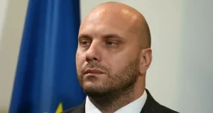 Tensione mes Beogradit dhe Podgoricës? Serbia bllokon në kufi ish-drejtorin e Policisë malazeze