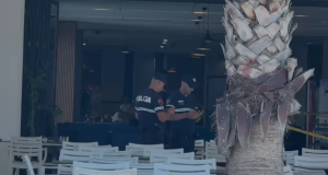 Shëngjini tronditet nga të shtënat me armë, zbulohet identiteti i të plagosurit