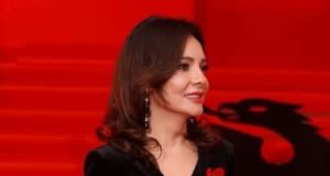 Kush është “Lady Makbeth” që protesta i prishi gjumin?! Ja çfarë shkruan Spiropali