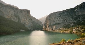 Tragjedi në Liqenin e Ulzës, dyshohet se një i ri është mbytur gjatë lundrimit me motor uji