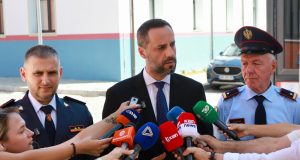 Lamallari në Elbasan: Dhuna ndaj policisë dhe gazetarëve nuk ka lidhje me protestën, do të ketë zbatim të plotë të ligjit