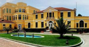 Ambasada e SHBA paralajmëron për protestat në Tiranë: Shmangni grumbullimet