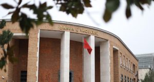 Arrestimi i Guvernatorit vetëm me miratimin e Kushtetueses? Drafti i ri ngre polemika